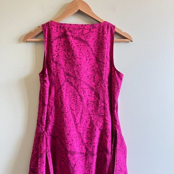 WHBM Fuchsia Sequin Retro Fit & Flare Dress Womens Size S Floral Print V… - Picture 9 of 10